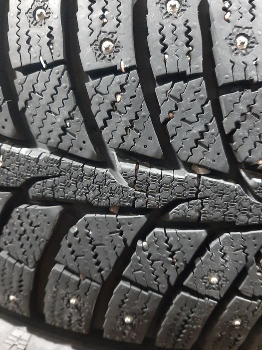 Продам шины 215/55/17 Корея.