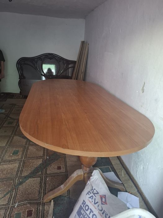 Продажа стола из дерева