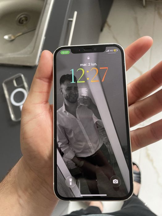 iPhone 12 white -128 GB