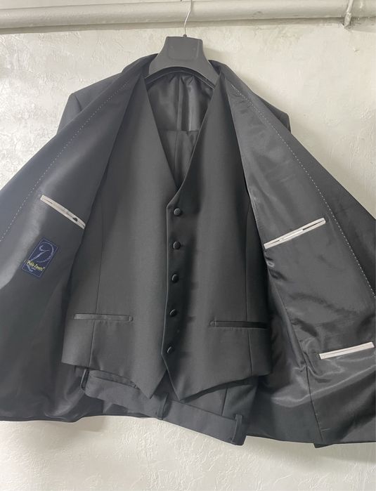 продам черный смокинг костюм