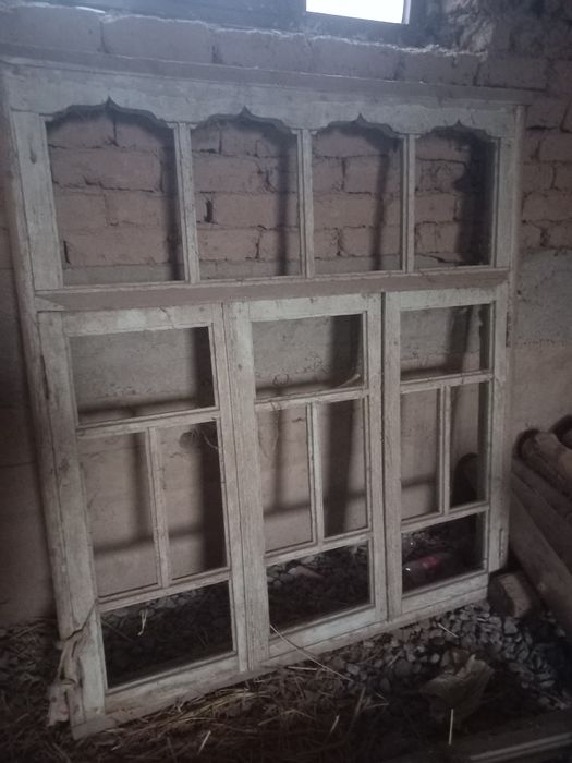 Ромка ва эшиклар сотилади.