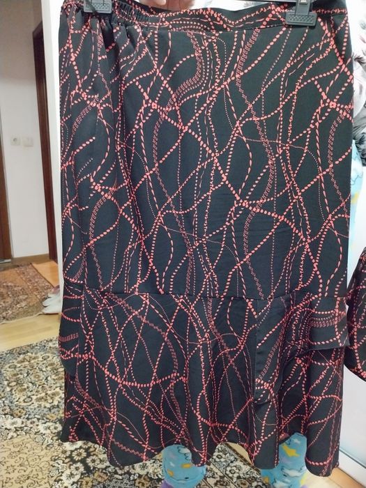 Vând costum dama, de vara, 2 piese, mărime 48, matase,stare foarte bun