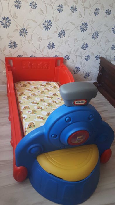 Продам детскую кровать паровозик