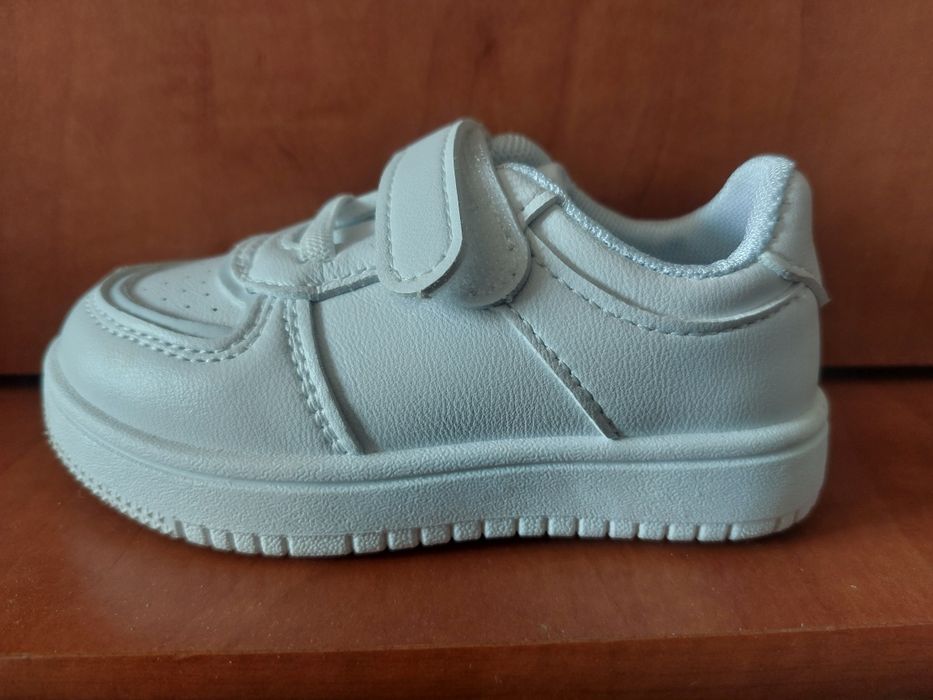 Vând pantofi sport copii