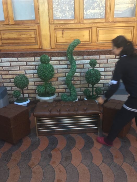 Прихожкага пуфик ва оёқ кийим қўядиган этажерка ясаб берамиз.