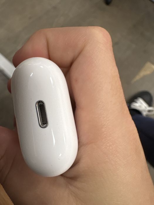 vand airpods 2 in stare perfecta