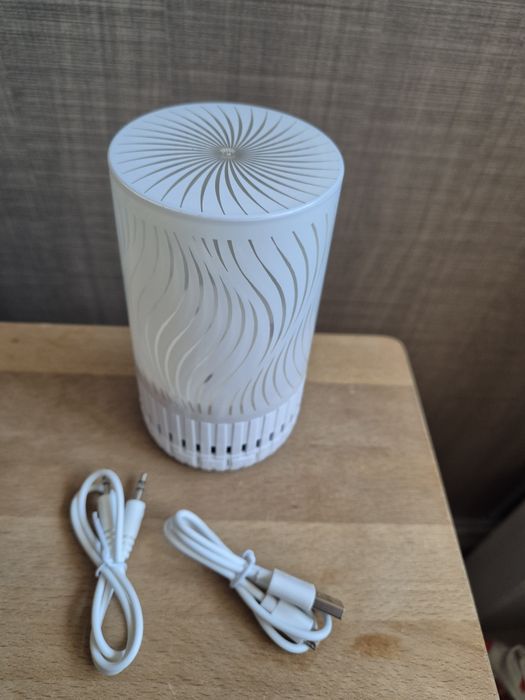 Boxă Bluetooth cu Lumini de Ambiantă și Efect de Lumânare Avon