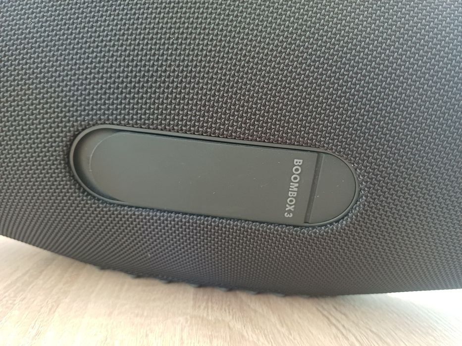 Vând boxa jbl bombox 3