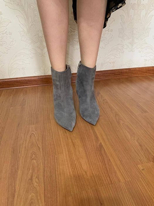 Продам ботильоны Armani