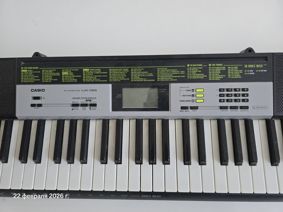 Продам синтезатор Casio Lk-135