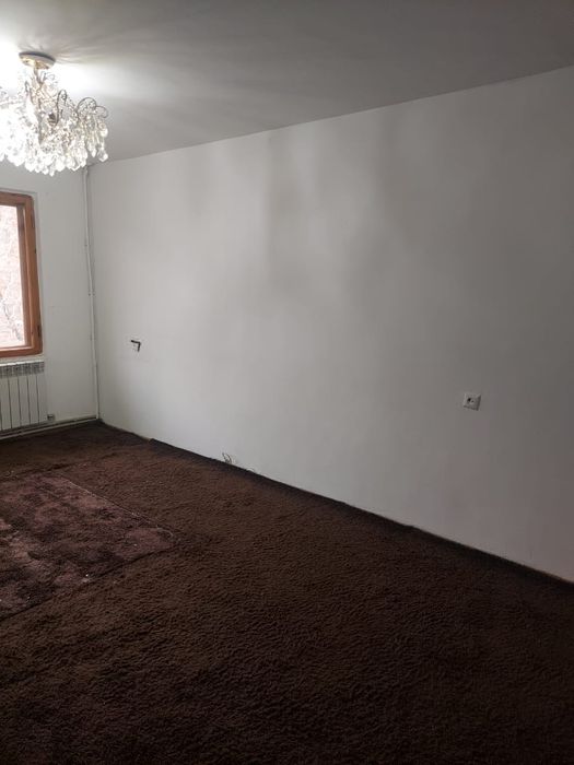 Продам в 8 микрорайоне 1а ком