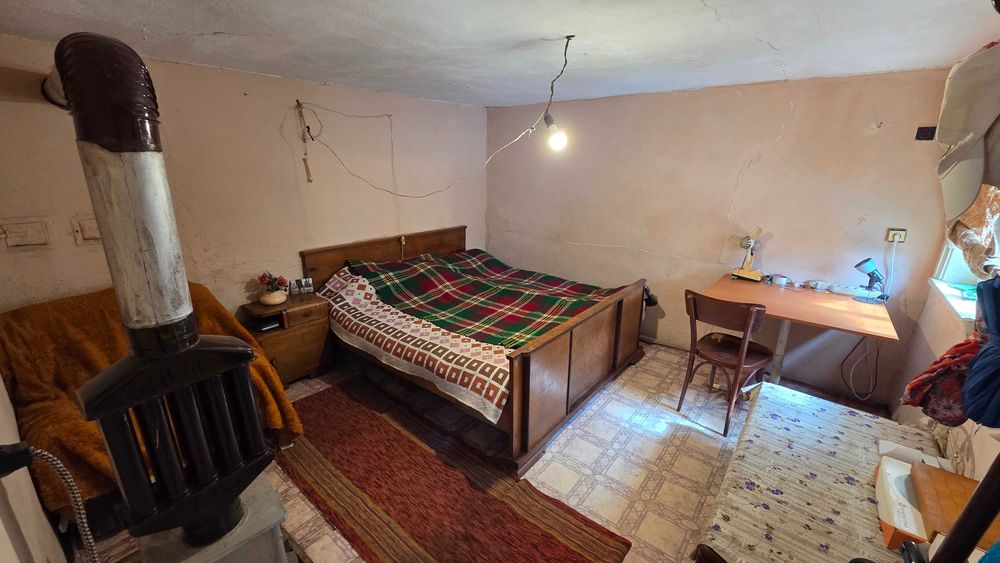 къща в гр Гълъбово - 3.8 дка