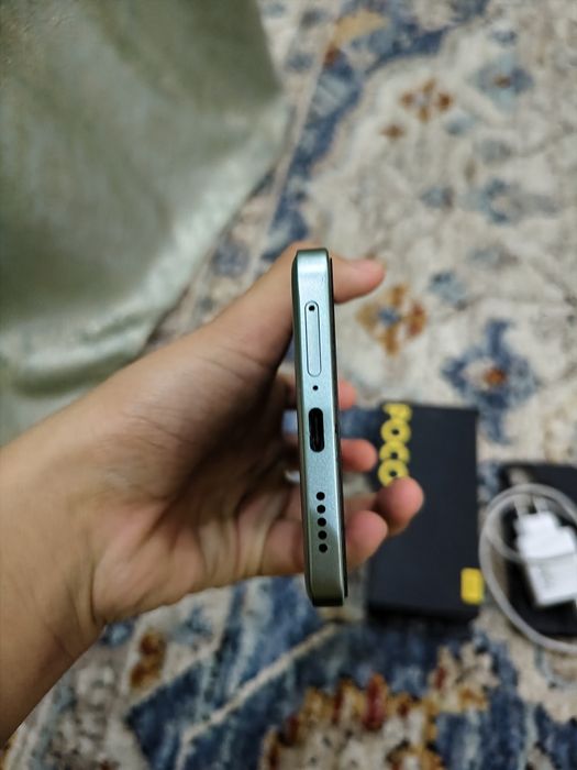 Poco F6 12/512GB