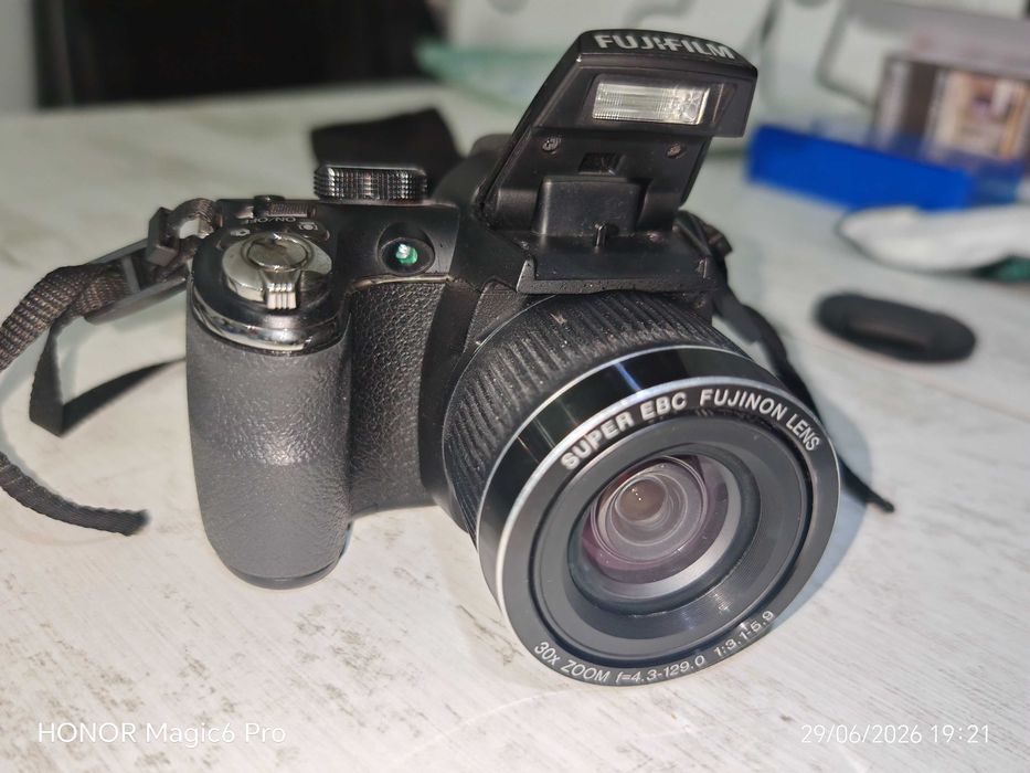 Fujifilm FinePix S 4000, camera foto digitala