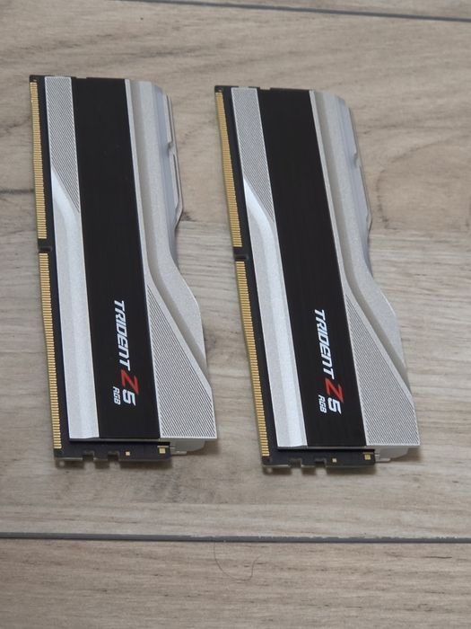 DDR5 32GB G.SKILL Trident z5 6000Mhz