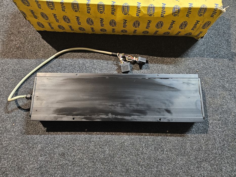 lumina semnalizare noua hella

prezinta urme din cauza depozitarii 

c