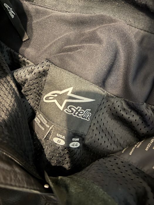 Кожен мото екип Alpinestars.