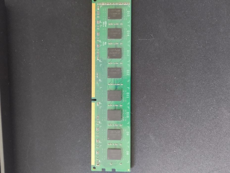 оперативная память 4гб одна шт