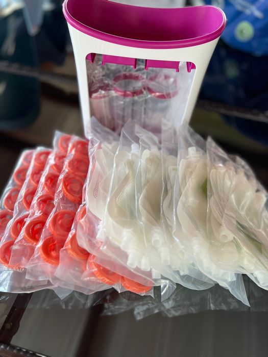 Dispozitiv Infantino pentru umplut pungi cu mancare si piureuri