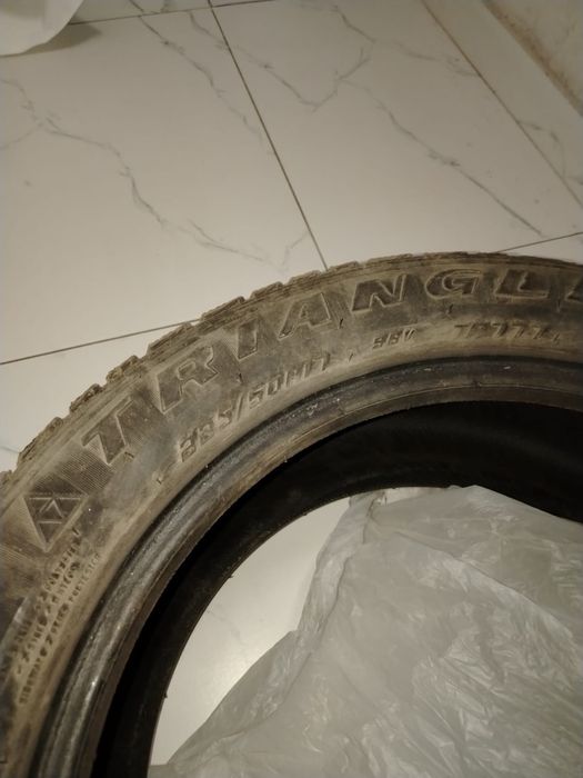 Продам зимние шины трианжл 225×50×17