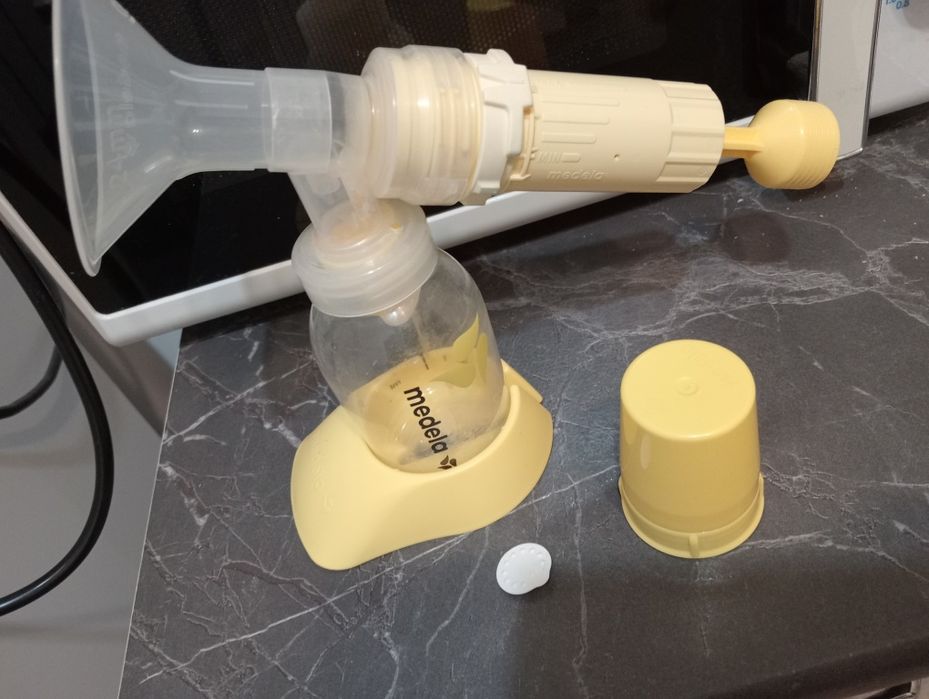 Medela: Молокоотсос ручной BASE