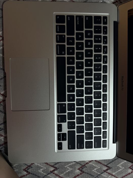 MacBook Air (13-inch, A1466)