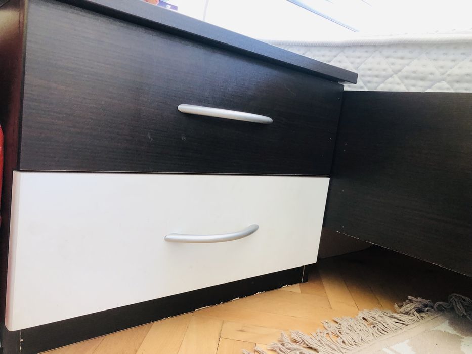 Спалня и нощни шкафчета - цвят венге и бяло