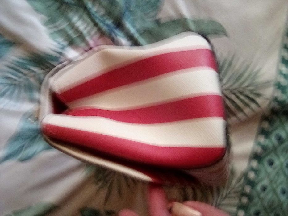 Продавам дам чанта