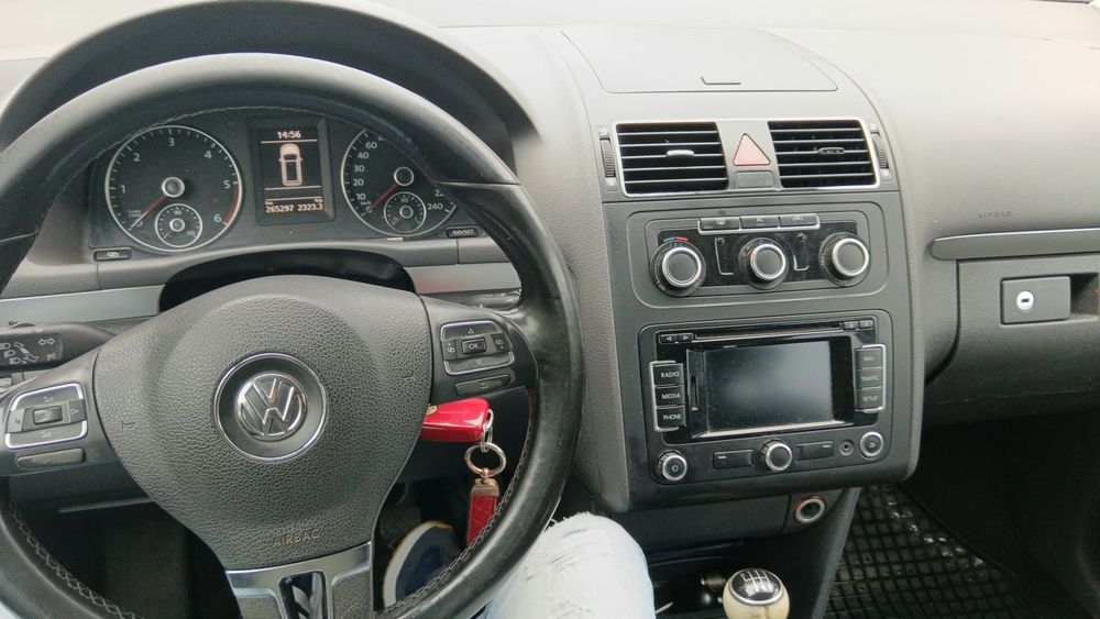 VOLKSWAGEN Touran 2012 — imagine 5