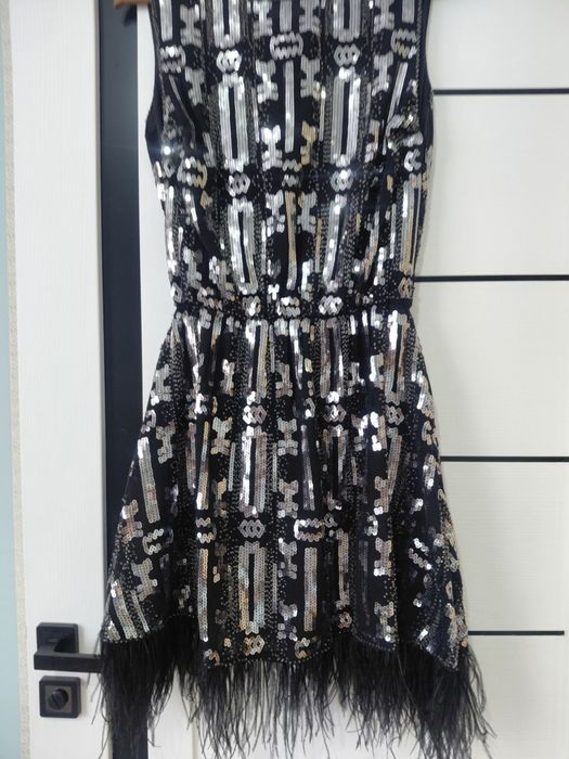 Платье в паетках и бисер.