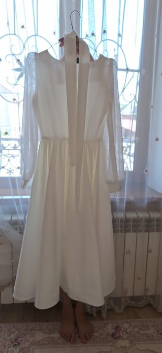 Женское платье одевали 1 раз