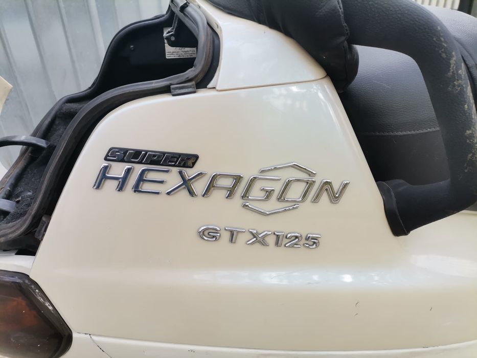 Maxi-scuter Piaggio Hexagon 125cc 4 timpi.