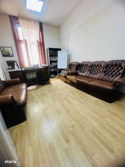 Apartament (pretabil pentru Birou ,Cabinet etc.) de vanzare in centru.