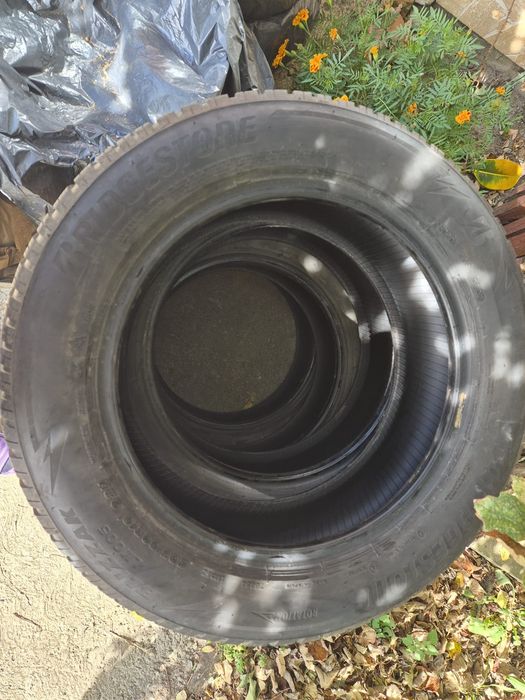Anvelope de iarna  Bridgestone Blizzak Lm005
Dimensiuni: 205/60/R16
Pret 200 de lei