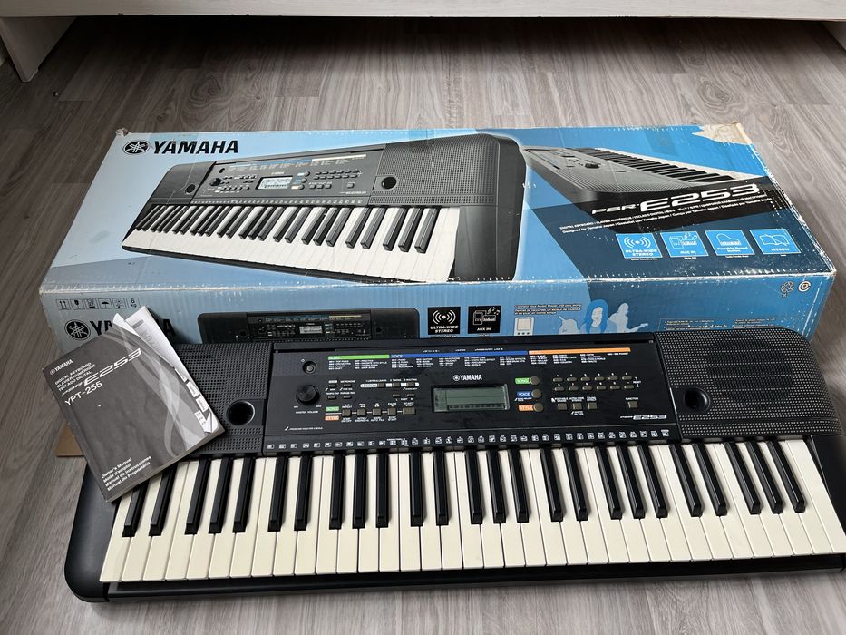 Продам синтезатор