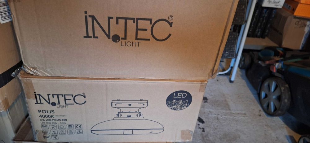 Lampă LED puternica pentru iluminat intreaga curte, gradini depozite, carcasa aluminiu izolata complet 7000lm IP67 Nouă