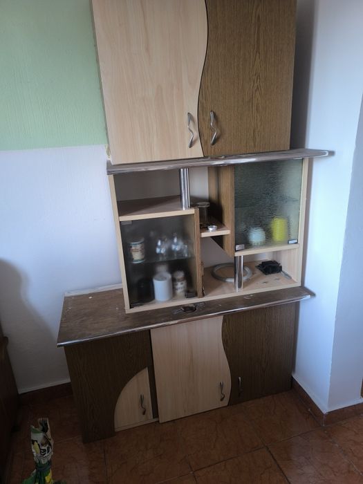 Vând mobilă de bucătărie suspendată