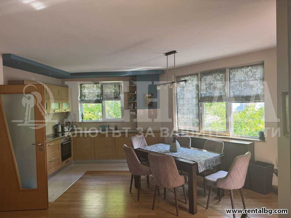 Дава се под наем Четиристаен апартамент в Пловдив, Център - 137 кв.м за 1300 € - Снимка #1