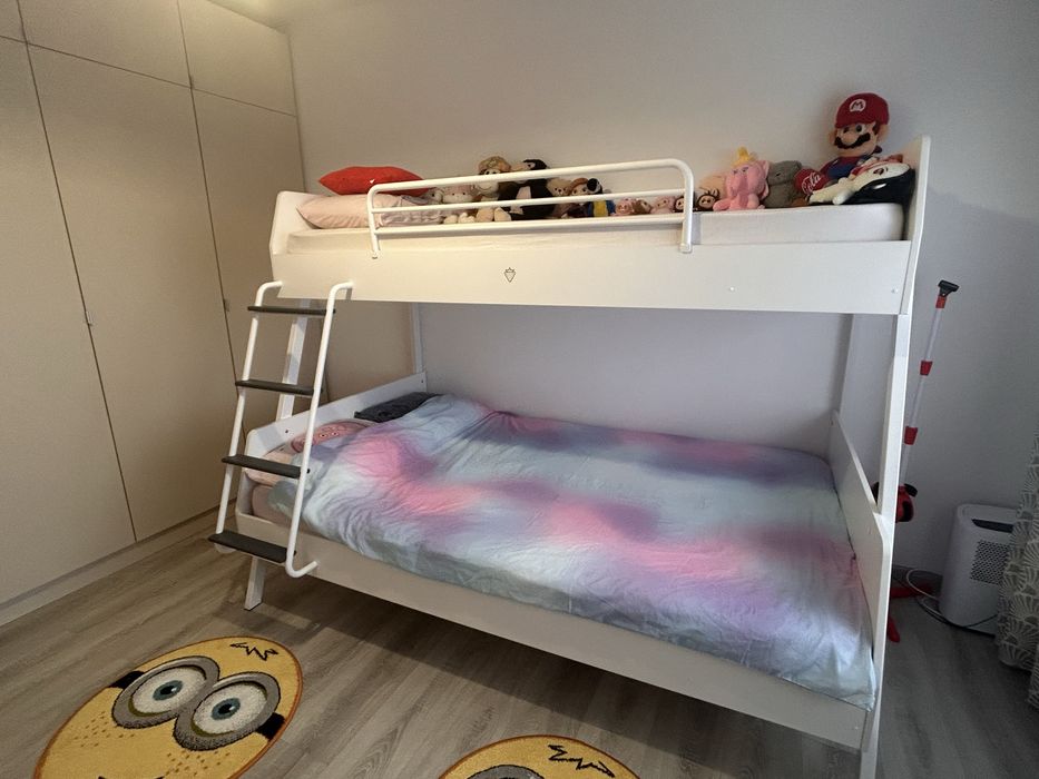 Pat supraetajat si saltele copii