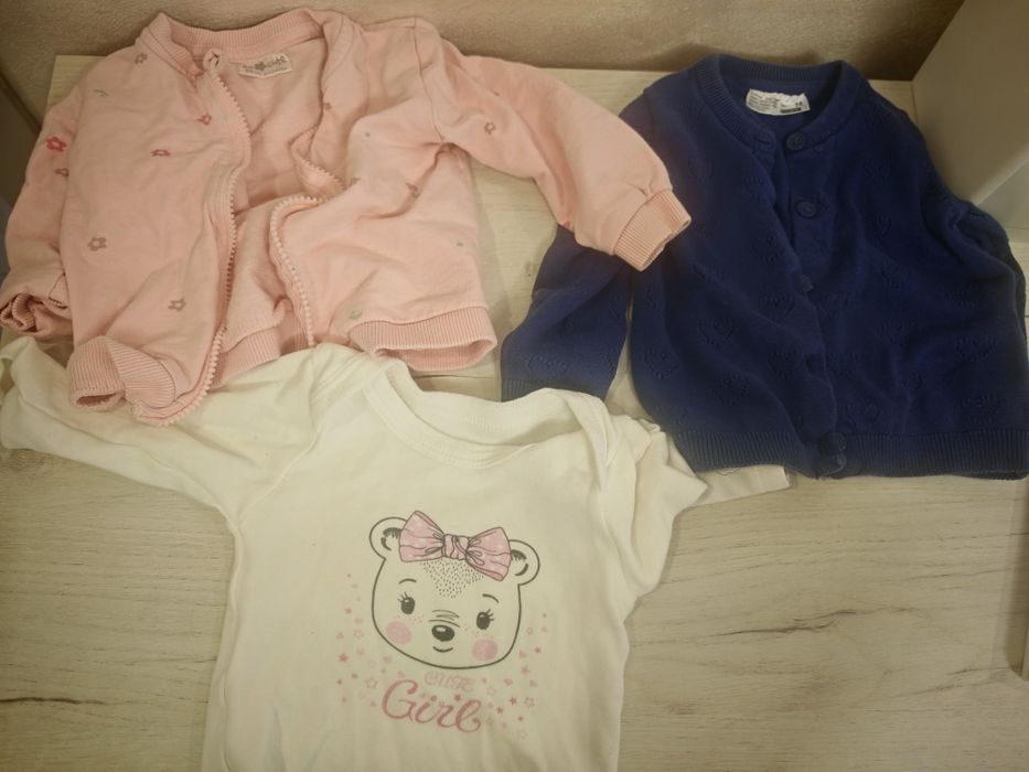 Подарявам дрешки за момиченце