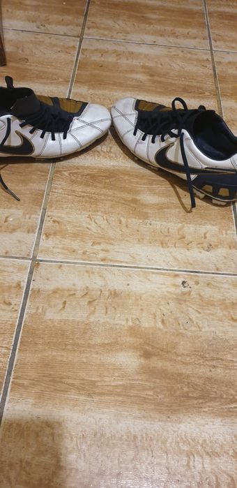 Продавам Бутонки NT90