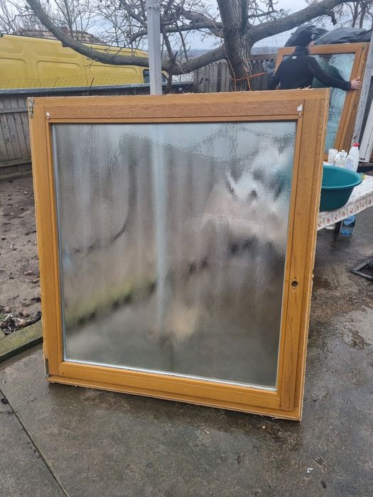 Geamuri termopan din lemn stratificat