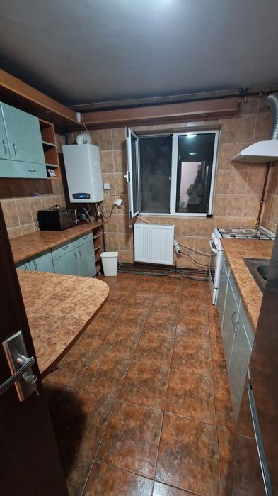 Apartament 3 camere de inchiriat