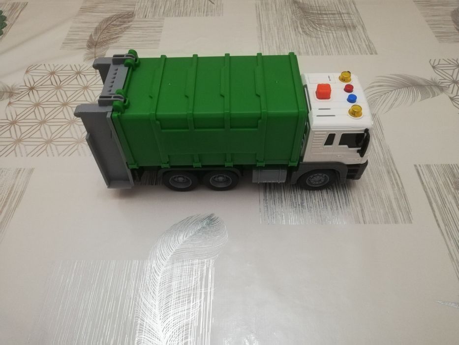 Продам  Мусоровоз игрушкыный