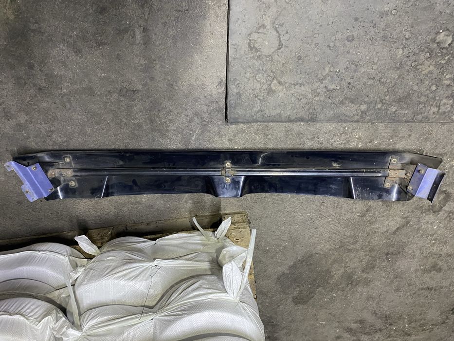 Споилер на лобовое стекло