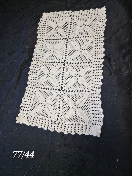 Карета,  покривки за маси и легла