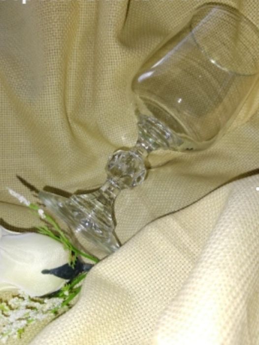 Чаши за алкохол, чай, кафе, безалкохолни напитки.