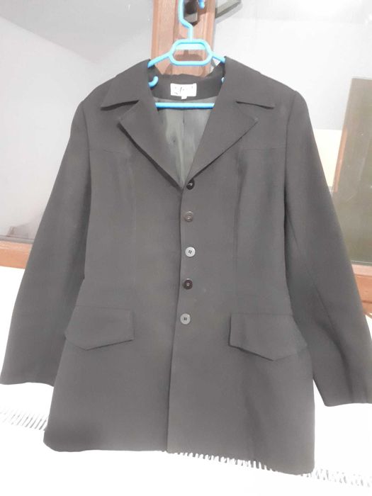 Vand 2 sacouri dama.