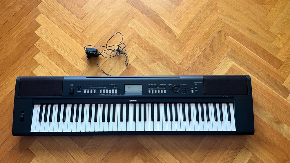 Pian digital Yamaha Piaggero NP V60