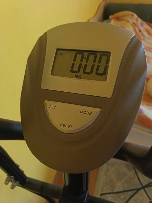 Bicicleta eliptica DHS 3621, volanta 6 kg, greutate maxima utilizator 110 kg